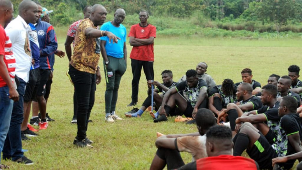 Davidson Owumi speaking to players and officials of Rangers International at the end of their close camping in Nsukka (PHOTO CREDIT: Rangers Int'l)