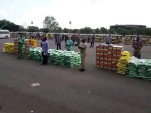 Super Eagles striker Victor Osimhen has returned to Nigeria to bring some holiday joy to the people of Olusosun, Ojota, where he spent his early years.