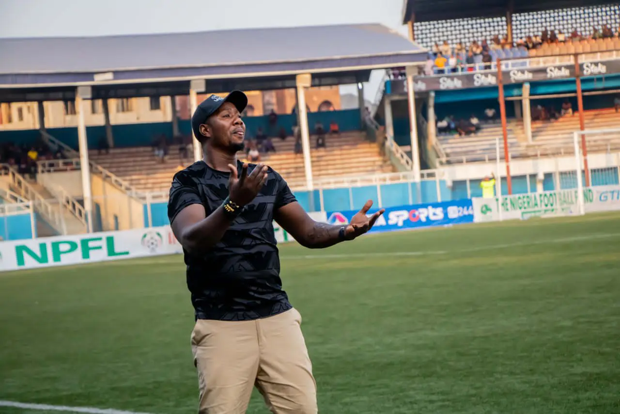 Enyimba FC has officially announced the departure of head coach Yemi Olarenwaju, bringing his tenure with the Aba-based club to an end.