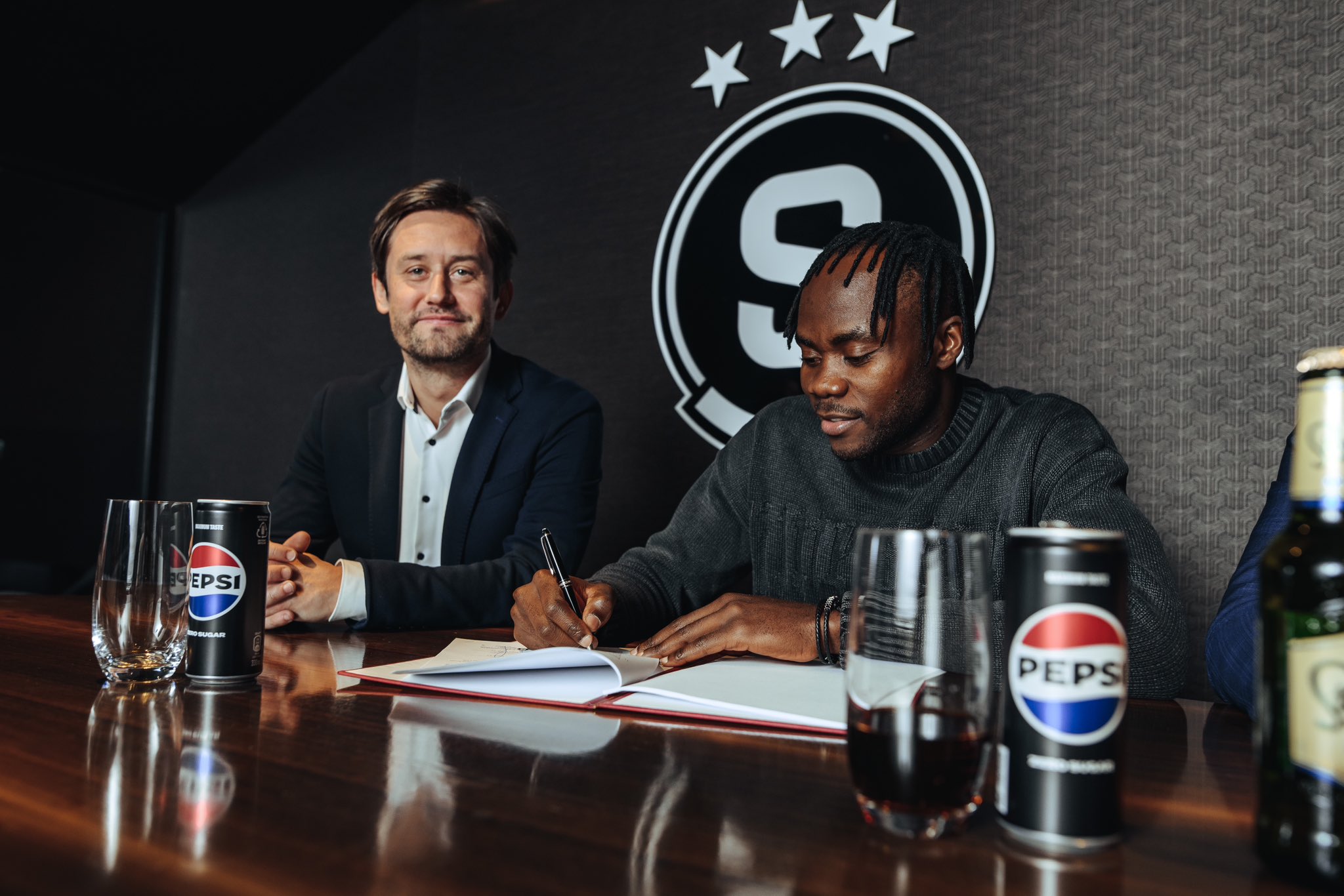 Uchenna signs for Sparta Prague from banik