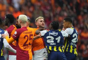 Super Eagles striker Victor Osimhen has dismissed rumors claiming he encouraged fellow Nigerian Bright Osayi-Samuel to leave Fenerbahce and join him at Galatasaray.